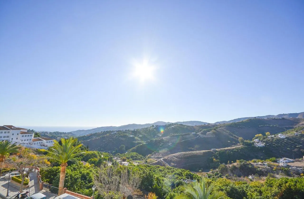 La Fuente Apt6, Frigiliana Amazing 2 Bedroom Family Apartment With Views, Padel Court And 2 Pools Hansonholiday Rentals