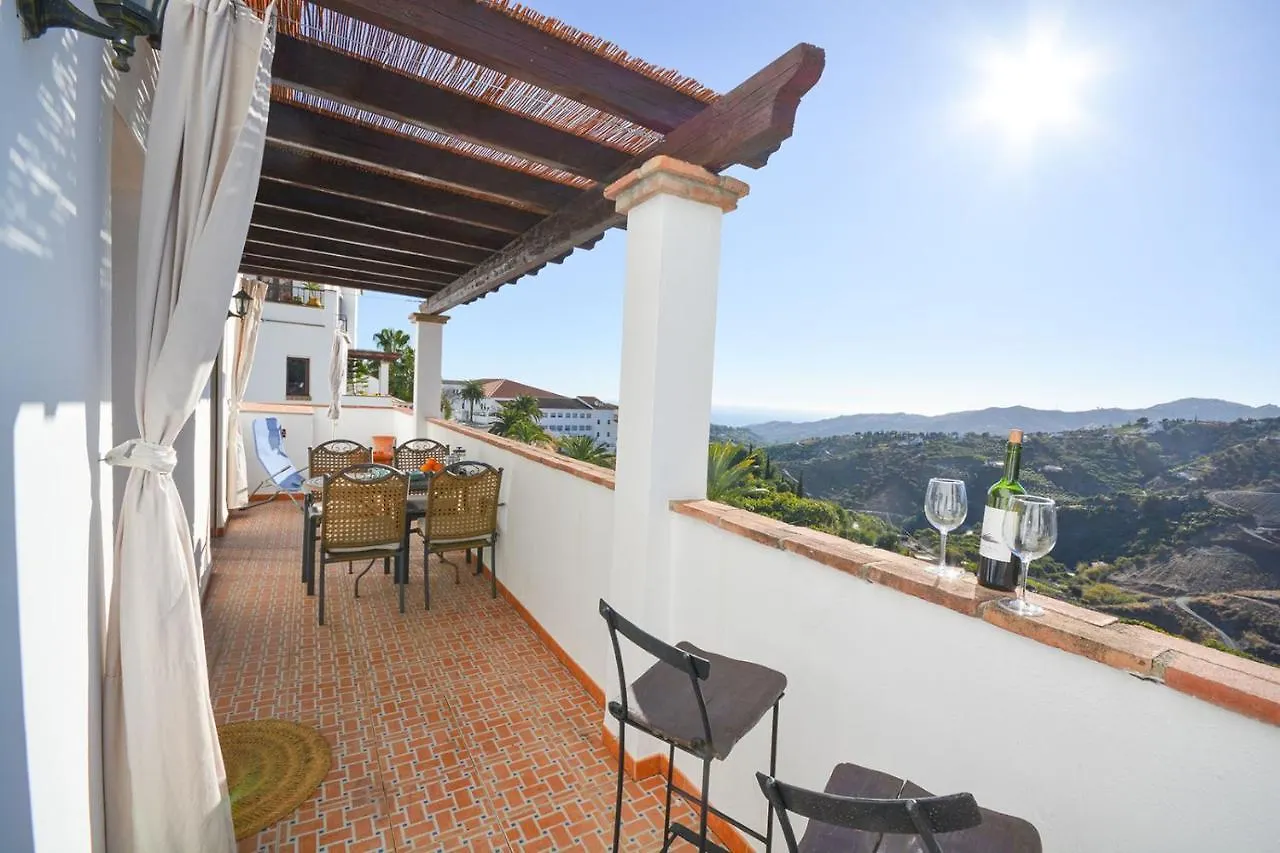 La Fuente Apt6, Frigiliana Amazing 2 Bedroom Family Apartment With Views, Padel Court And 2 Pools Hansonholiday Rentals